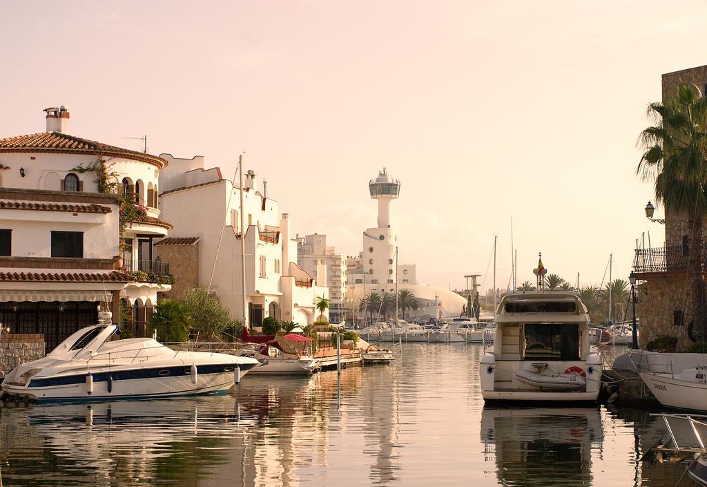 Apartaments Can Gibert Castello  D'Empuries Ngoại thất bức ảnh